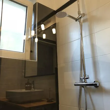 Velebit Apartman *